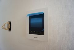 防犯性、セキュリティ対策に安心できるテレビモニター付きインターフォンです。セールスマン対策にもなり安心できます。