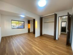 住む人のこだわりを活かす洋室＾＾日当たりがよく、寝室としての利用もおすすめ。広めのクローゼットもあり荷物もすっきり片付けれ、ゆとりのある暮らしが出来ます＾＾