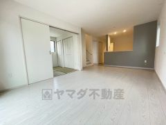 家族が集まる開放的なリビング。約19帖の大空間で毎日のお食事が楽しみです＾＾思い思いの時間を過ごしたり、家族みんなで食事をしたり、素敵な団らんの場になりますね。