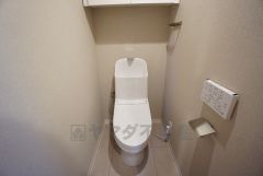 節水・静音設計でエネルギーを効率よく使用し省エネ。汚れをガードする構造でサッと一拭き、お手入れが簡単。