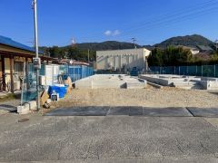 駐車スペースはゆとりある2台分を確保。マイカー用に、お客さま用に、余裕を持ってご利用いただけます。