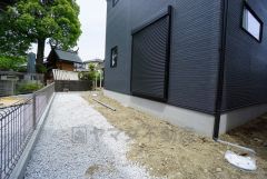 駐車スペースとは別にお庭もついております。