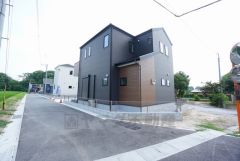 前面道路は居住者のみの通行で交通量が少なく小さなお子様がいるご家庭も安心です＾＾ 大型車両の交通も無く静かで快適な生活を送れます＾＾