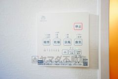 浴室暖房乾燥機には、暖房、乾燥、涼風、換気の4つの機能が付いています。タイマー付きです。