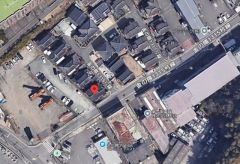 上空から見た現地。 マルキョウ川久保店：徒歩13分 。ファミリーマート博多金の隈3丁目店：徒歩1分 。ディスカウントドラッグコスモス御笠川店：徒歩12分 。医療法人社団杏林会金隈病院：徒歩4分
