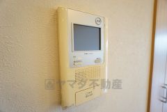 防犯性、セキュリティ対策に安心できるテレビモニター付きインターフォンです。セールスマン対策にもなり安心できます。