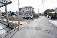 前面道路は公道西側約4.7ｍ。