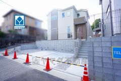 角地で陽当たり風通し良好。 敷地面積広々50坪。 コンビニまで徒歩2分。スーパーまで徒歩9分。