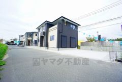 カースペース並列2台＾＾前面道路は西側約5m、東側約32.2ｍ。 車の離合もスムーズです。