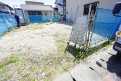 駐車スペースはゆとりある2台分を確保。マイカー用に、お客さま用に、余裕を持ってご利用いただけます。