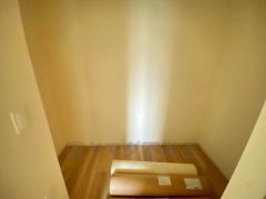 収納力豊富なウォークインクローゼット付き。洋服や小物などを1箇所にまとめて美しい収納を実現します。