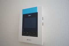 防犯性、セキュリティ対策に安心できるテレビモニター付きインターフォンです。セールスマン対策にもなり安心できます。