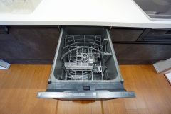 家事の時間が短縮できる食器洗浄乾燥機付。後片付けもラクラクです。