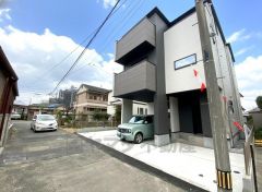 前面道路は交通量が少なく小さなお子様がいるご家庭も安心です＾＾