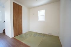 リビングからの続き間として畳コーナーをご用意しました。