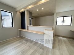 作業がはかどる広々カウンタースペース。会話がはずむオープンキッチンなので家族とのコミュニケーションも活発になります。