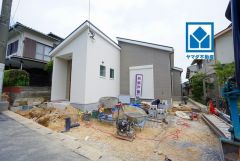 太宰府天満宮まで車で約15分＾＾（3.3ｋｍ）西鉄五条駅まで徒歩約22分（1.6ｋｍ）