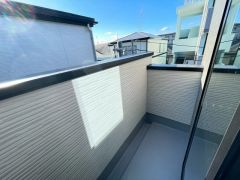 お天気の良い日はお洗濯物がよく乾きそうな日当たり良好のバルコニー＾＾