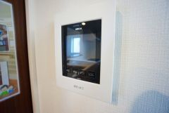 防犯性、セキュリティ対策に安心できるテレビモニター付きインターフォンです。セールスマン対策にもなり安心できます。