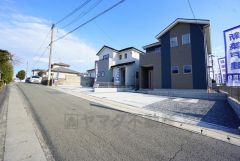 大型車両の通行も無く静かで快適な生活を送れます＾＾ 前面道路は交通量が少なく小さなお子様がいるご家庭も安心です＾＾