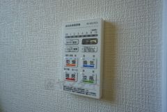 浴室暖房乾燥機には、暖房、乾燥、涼風、換気の4つの機能が付いています。タイマー付きです。