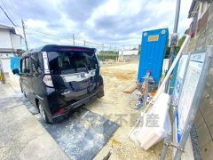 駐車スペースはゆとりある2台分を確保。マイカー用に、お客さま用に、余裕を持ってご利用いただけます。