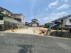 カースペースは停めやすい並列駐車4台付きです。