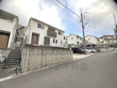 前面道路は公道南西側約5ｍ。