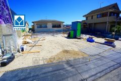 前面道路は南西側約4.6ｍ。 カースペースは並列3台分を確保＾＾ご夫婦で1台ずつとご友人や急な来客があっても安心です＾＾