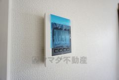 防犯性、セキュリティ対策に安心できるテレビモニター付きインターフォンです。セールスマン対策にもなり安心できます。