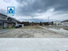 ＪＲ筑豊本線「桂川」駅自転車で約11分（1.7ｋｍ）西鉄バス「土居四角」停徒歩2分。通勤や通学に便利＾＾