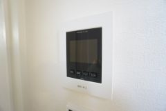 防犯性、セキュリティ対策に安心できるテレビモニター付きインターフォンです。セールスマン対策にもなり安心できます。