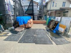 駐車スペースはゆとりある2台分を確保。マイカー用に、お客さま用に、余裕を持ってご利用いただけます＾＾