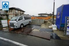 シンプルでいつまでも飽きのこないデザインが周囲の環境に調和し、どんなご家族にもフィットするデザインです。