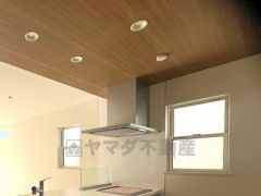 同仕様写真。調理により発生する油煙や臭いを吸い込み、屋外へ排気してくれます。