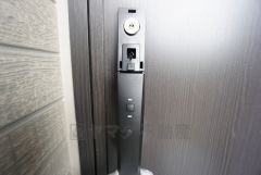 かざすだけで開閉できる、タッチキー採用の玄関。お買い物帰りで、両手がふさがってきても簡単に中に入れます＾＾