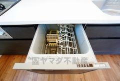 家事の時間が短縮できる食器洗浄乾燥機付。後片付けもラクラクです。