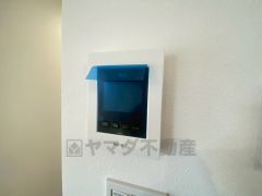 防犯性、セキュリティ対策に安心できるテレビモニター付きインターフォンです。セールスマン対策にもなり安心できます。