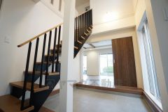 玄関ホールは広めに確保しました。家の顔の玄関は開放的な空間になっています＾＾