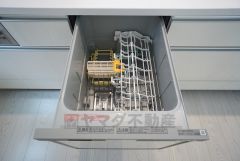 家事の時間が短縮できる食器洗浄乾燥機付。後片付けもラクラクです。