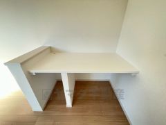 リビングに設置された「スタディーカウンター」は、お子様の勉強スペースに＾＾