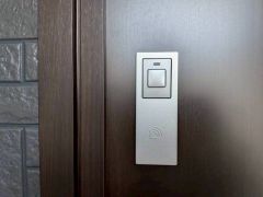 かざすだけで開閉できる、タッチキー採用の玄関。お買い物帰りで、両手がふさがってきても簡単に中に入れます＾＾