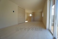 家族が集まる開放的なリビング。約19帖の大空間で毎日のお食事が楽しみです＾＾思い思いの時間を過ごしたり、家族みんなで食事をしたり、素敵な団らんの場になりますね。