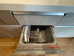 家事の時間が短縮できる食器洗い乾燥機付。億劫な後片付けもラクラクです。