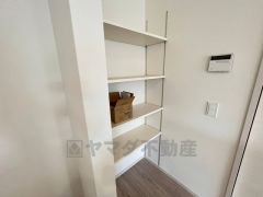 パントリー完備。食器やキッチン用品、食品の保存に便利です＾＾