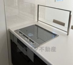 火事の心配が少なくなる、3口ＩＨクッキングヒーター。お掃除も拭き取るだけで楽々です＾＾