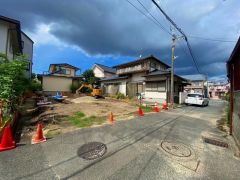 コンビニ徒歩5分。スーパー徒歩5分。ドラッグストア徒歩6分。