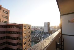 バルコニーからの眺望。陽当たり・眺望良好です。 ぜひ、現地でお確かめください＾＾