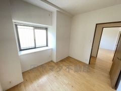 住む人のこだわりを活かすお部屋です＾＾クローゼットもあり荷物もすっきり片付けられ、ゆとりのある暮らしが出来ます＾＾子供部屋におススメ＾＾