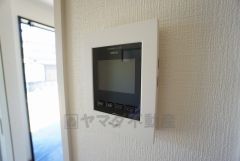 防犯性、セキュリティ対策に安心できるテレビモニター付きインターフォンです。セールスマン対策にもなり安心できます。